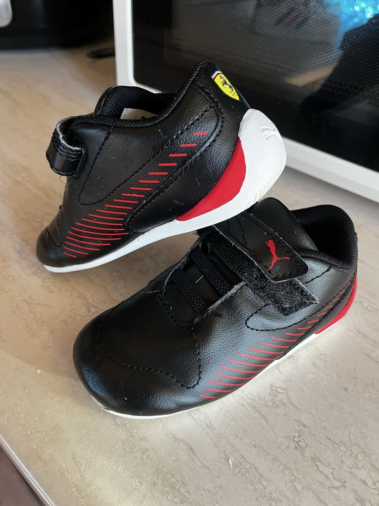 Объвки Puma и adidas