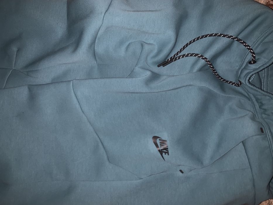 Vând Nike Tech Fleece original