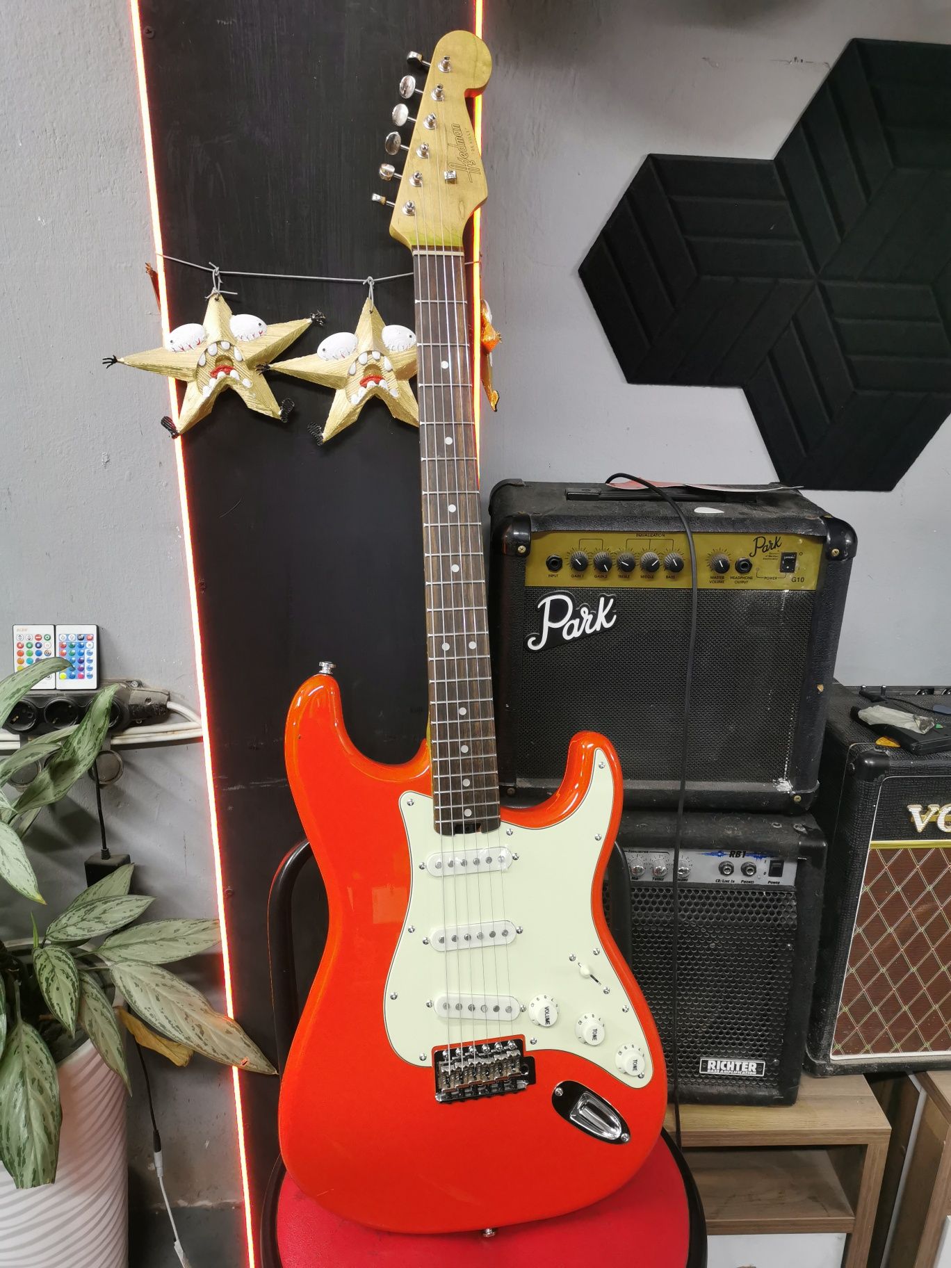 Agedman Stratocaster Fiesta Red (mollo) электрогитара