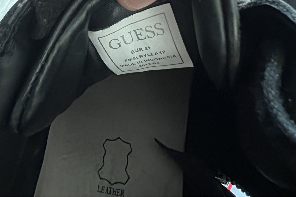 Обувки Guess Larry