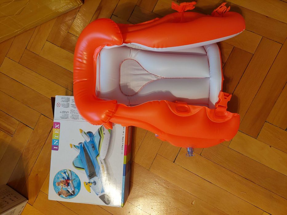Самолет с пистолет за водни забавления плюс надуваема жилетка