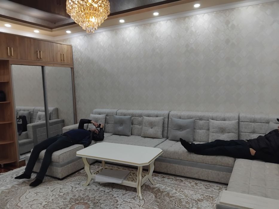 Qarshi shaxar kup qavatlik dom 1 etajdan 5 xonalik uy.