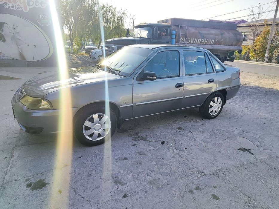 Продам  срочно Нексию 2