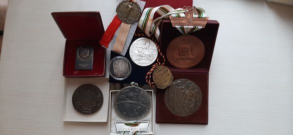 Олимпийски плакети и юбилейни медали