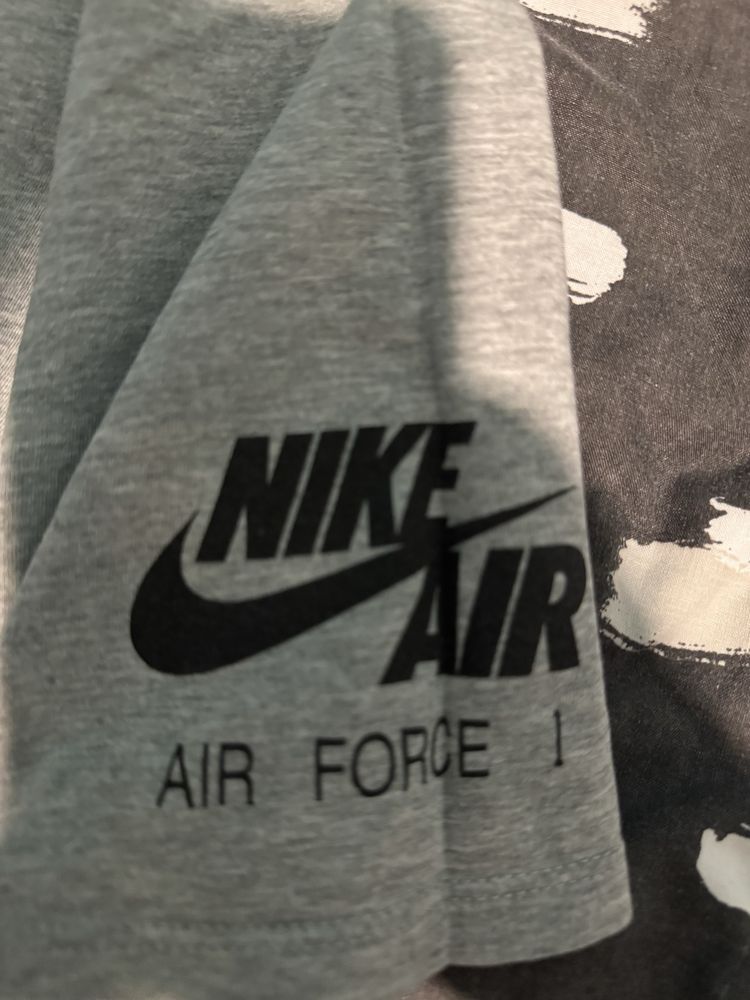 Тениски nike S и M размер