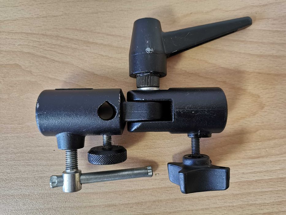 Manfrotto 026 адаптер - стойка за фотографски чадър или светкавица