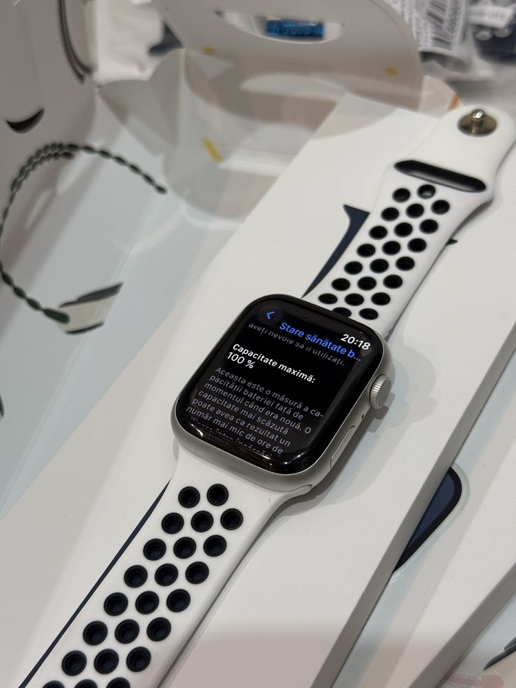 Apple Watch 9 Series 45mm Silver Aluminium Case