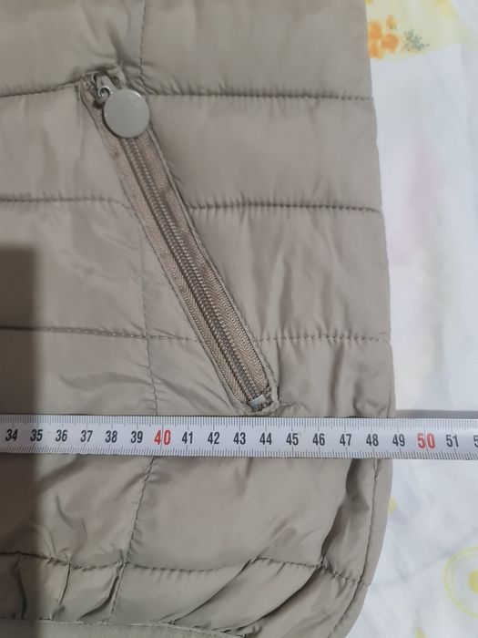 Vesta fara eticheta. Pare a fi XL. Nu mai stiu exact.