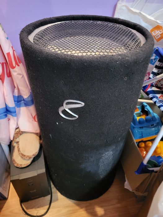 Infinity subwoofer auto + stație Blaupunkt