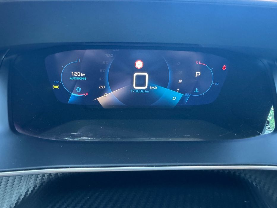 Peugeot 2008 1.5 diesel cutie automata 2020 in RATE FIXE FARA AVANS