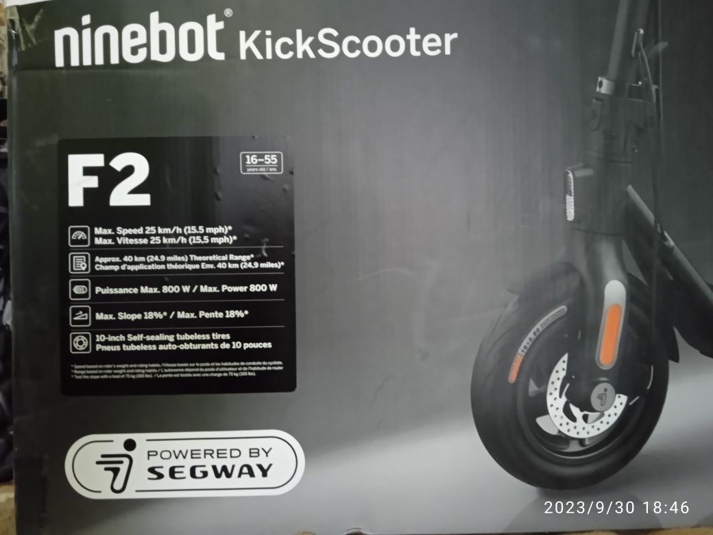 Vând trotineta electrica Ninebot F2 Kick Scooter Powered Segway