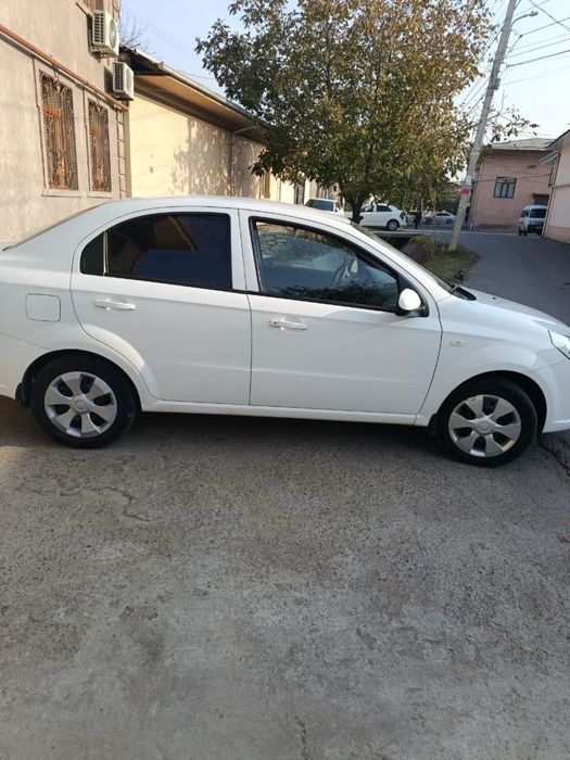 Некся 3 сотилади