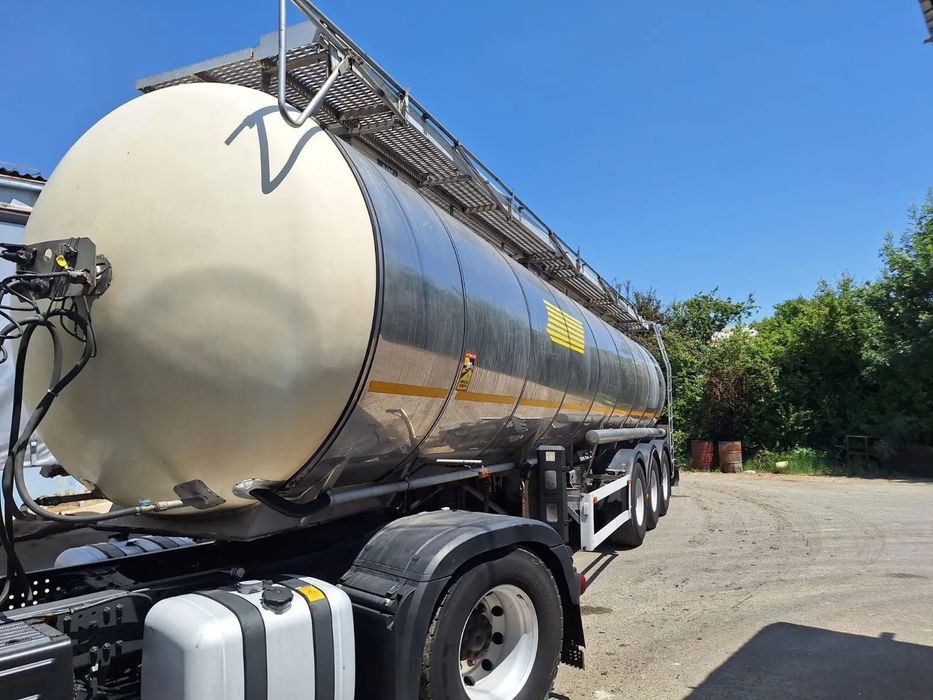 Feldbinder 2x TSA 33.3-3 5x Feldbinder TSA 32.3-3 si 33.3-3, Food Tank, ISO, 33.000L Isolated