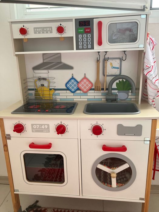 Детска кухня, която е много запазена.