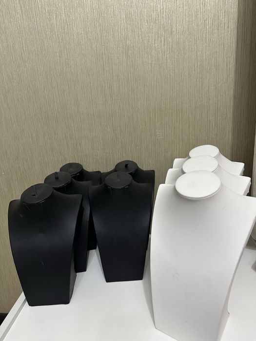 Продам бюсты для украшений и футляр для комплектов