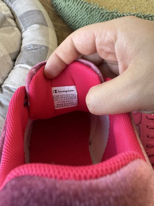 Червени кецове марка Champion