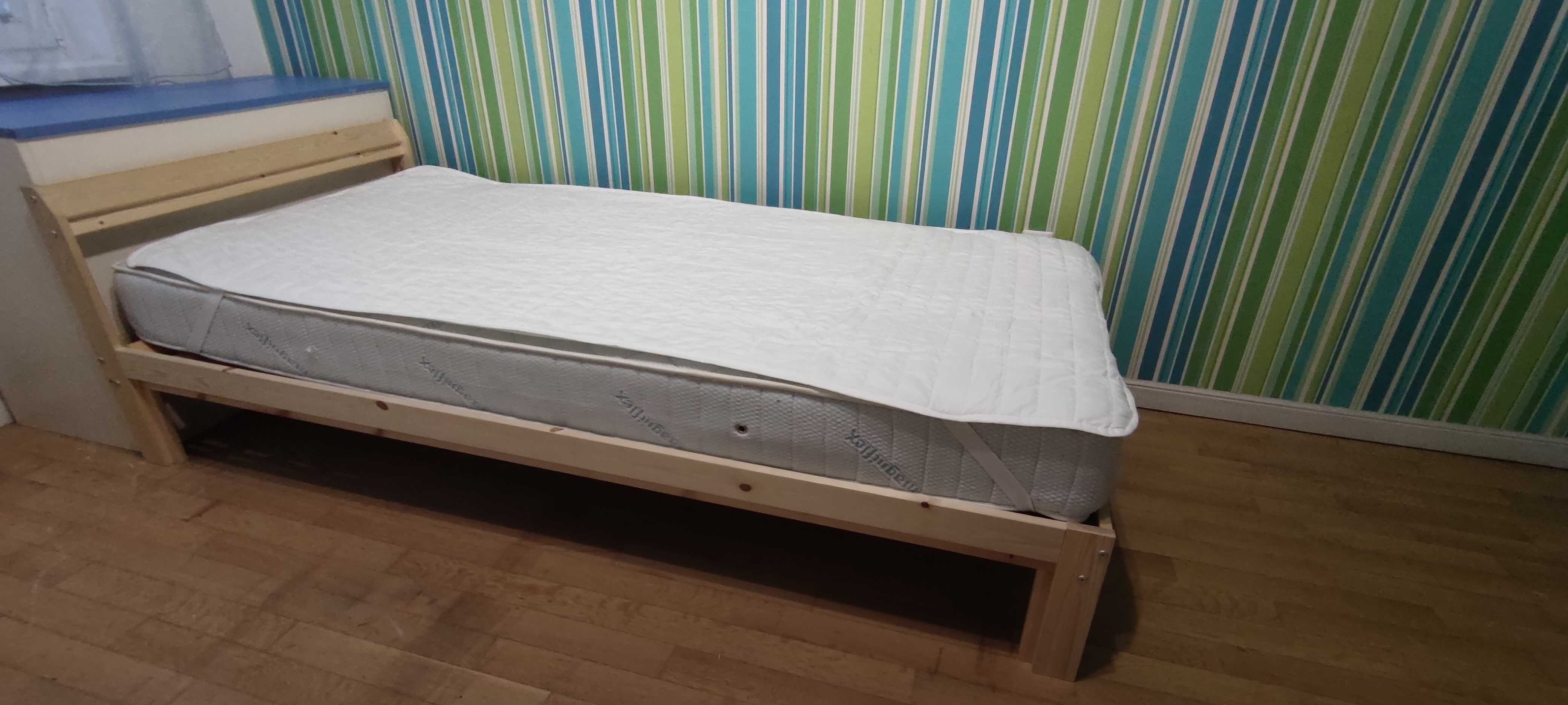 Легло Икеа за матрак 90/200, здраво и запазено, почти като ново.