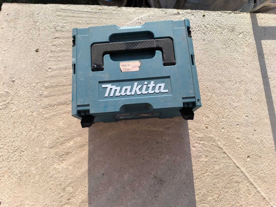 Circular Makita cu acumulator și încărcător