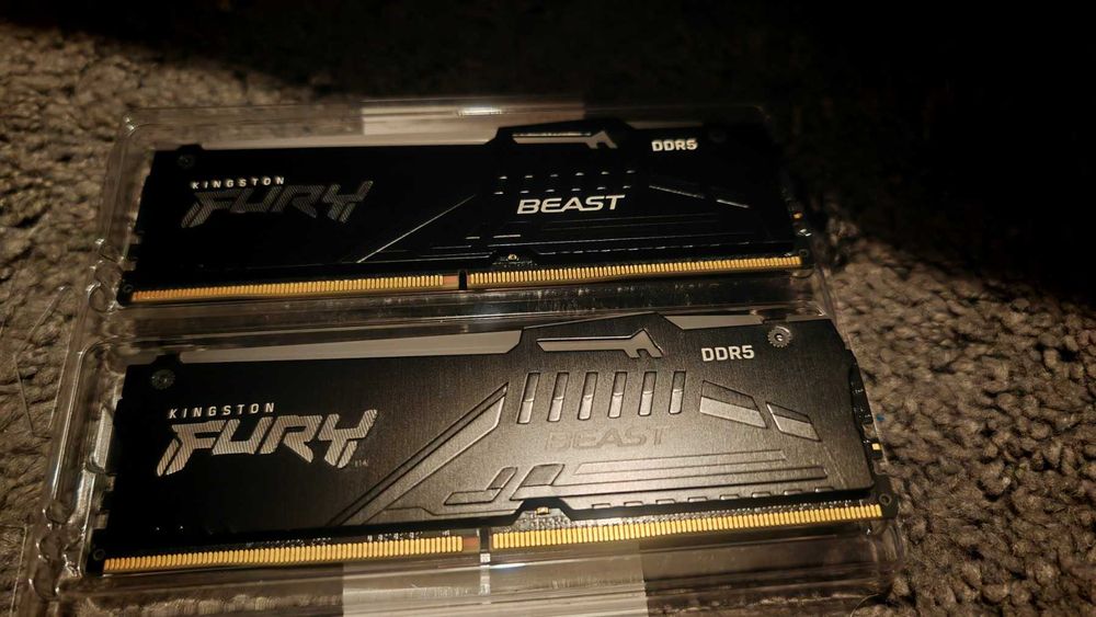 Рам памет Kingston FURY Beast RGB 16GB (2x8GB) DDR5 6000MT/s CL30