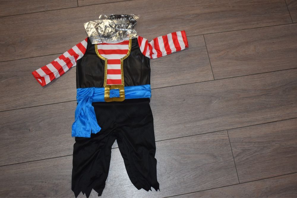 Costume de vanzare pentru bebelusi