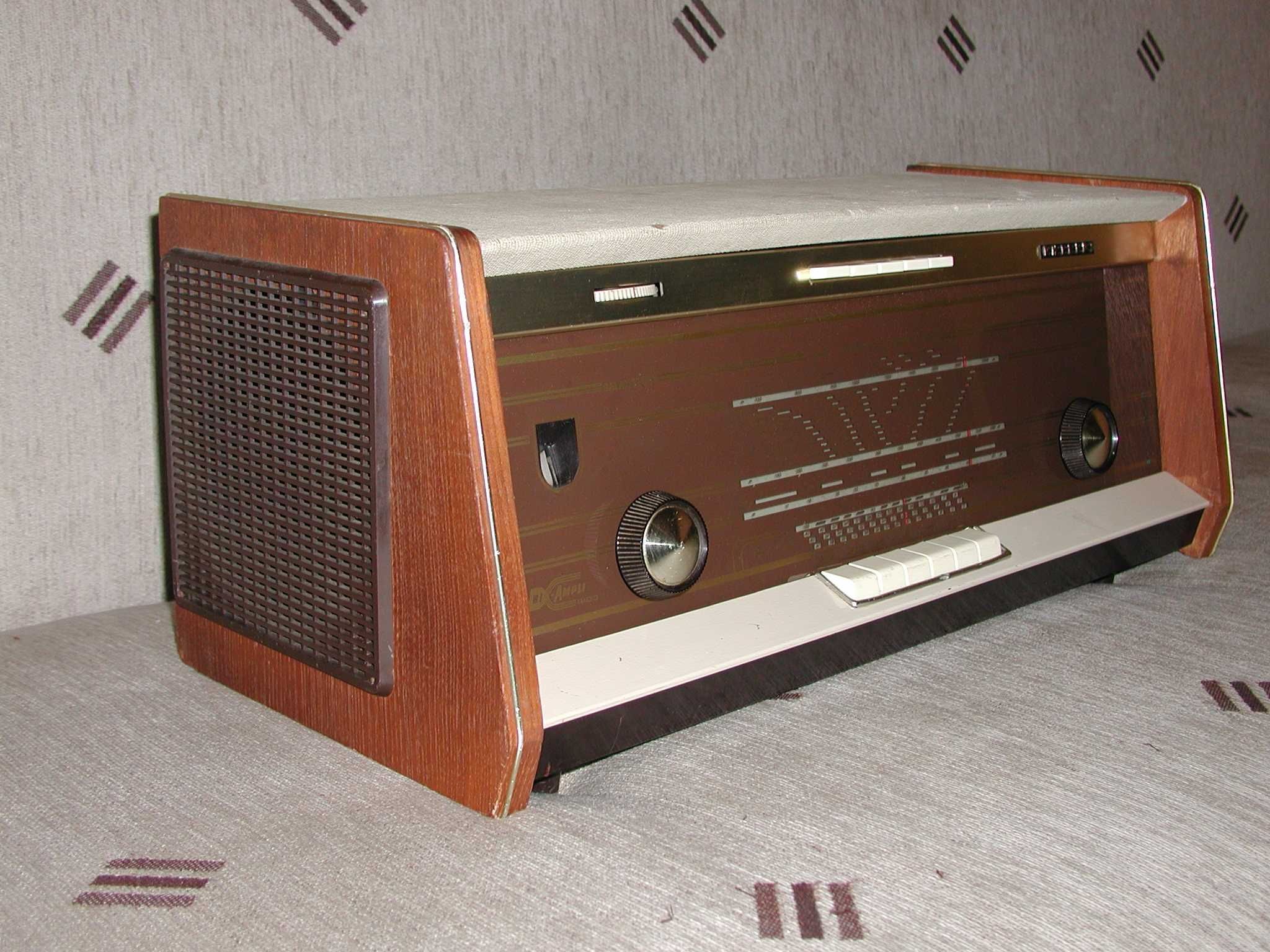 radioreceptor cu tuburi electronice (lampi) marca Philips