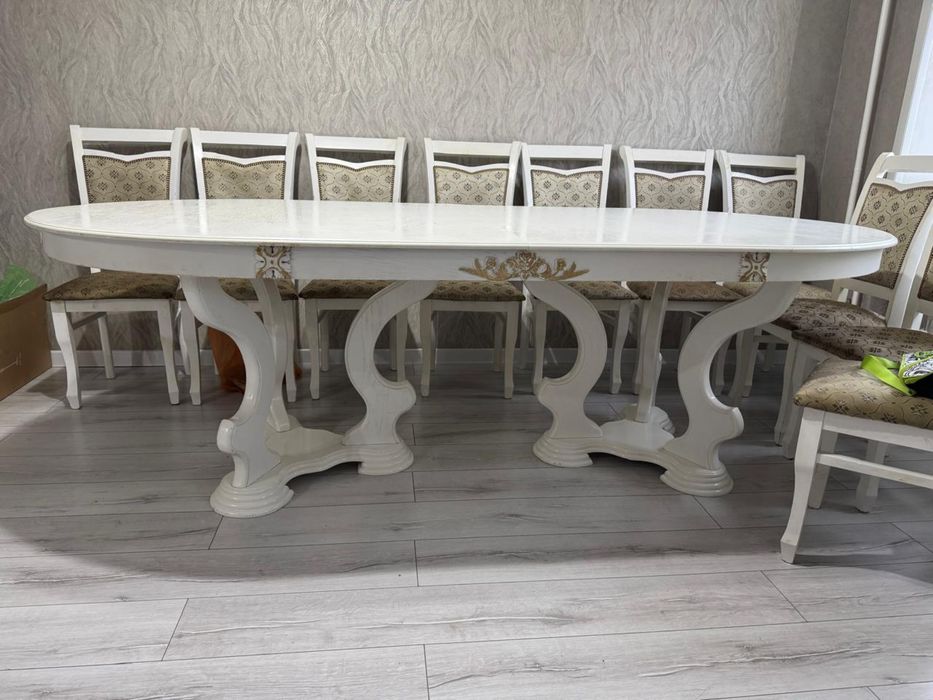 Продам стол и стулья комплектом