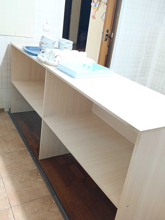 Отдам даром офисный стол. кухонный стол-зонирование