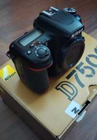 Nikon D7500 la cutie