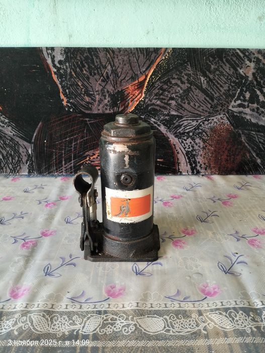 Продам домкрат гидравлический 3т