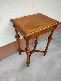 De vânzare măsuță veche din lemn masiv stil Louis XVI