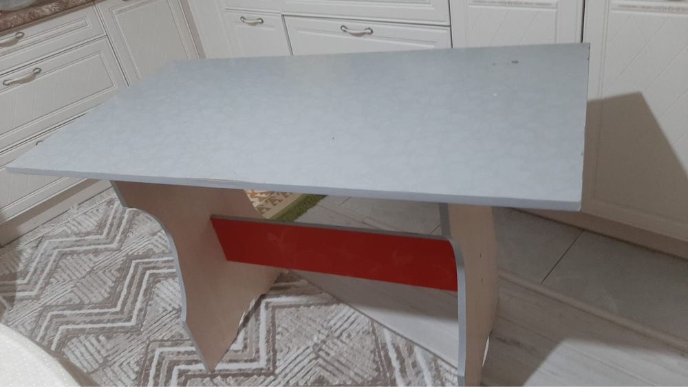 Стол продам в хорошем состоянии