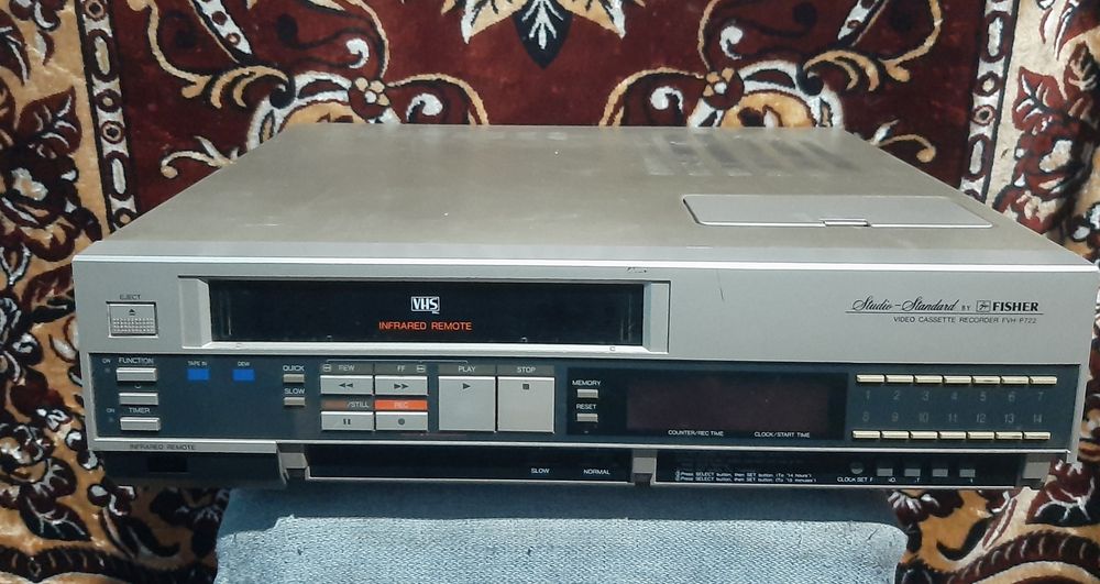 Vând videorecorder fisher în stare bună