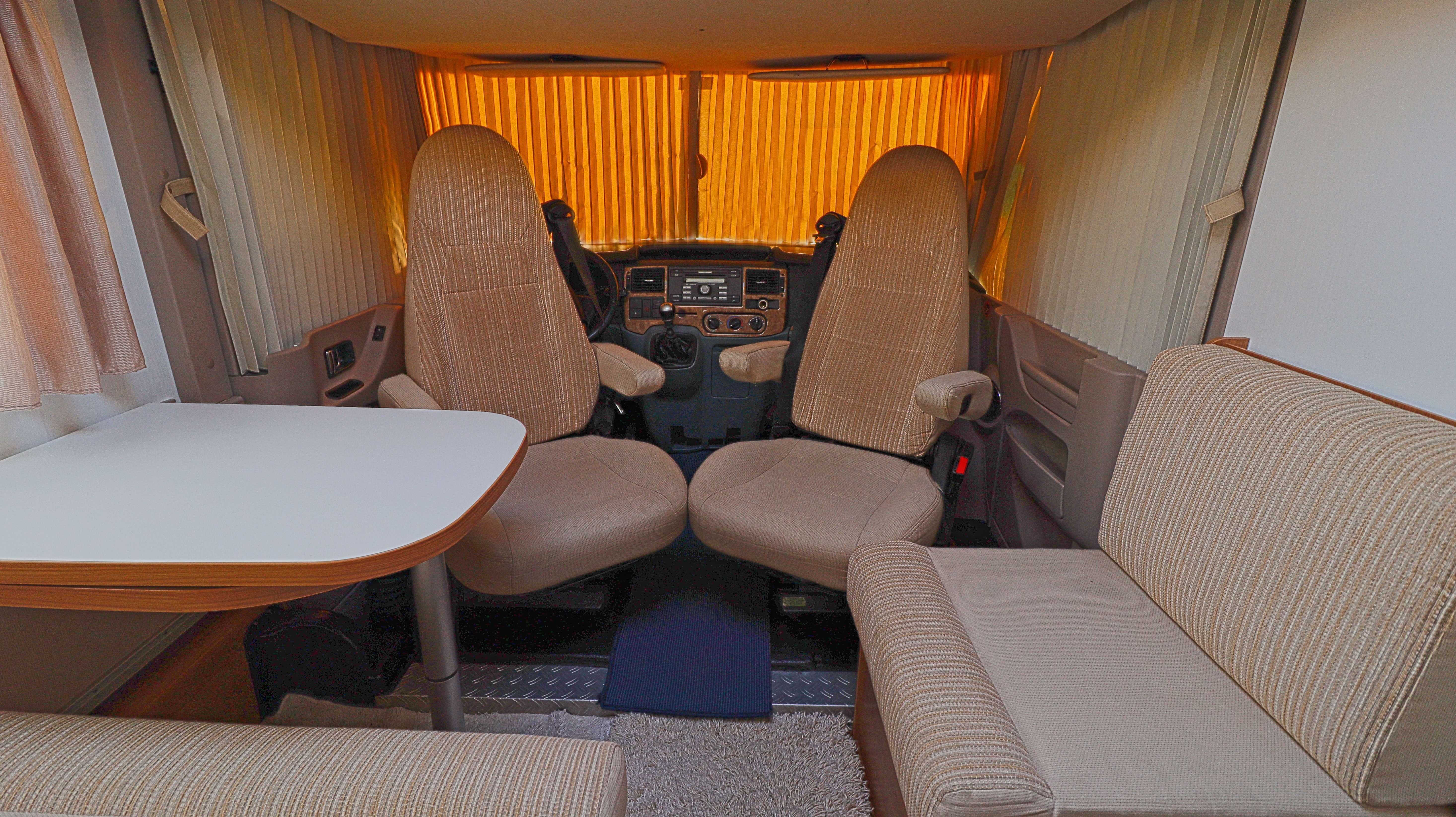 Инегриран Кемпер Hymer Exiss