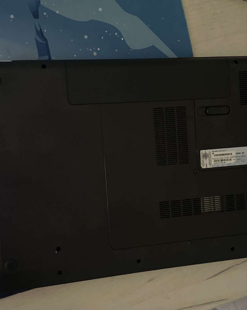 Laptop HP Impecabil. I5 8 GB Ram, AMD Radeon 7400
