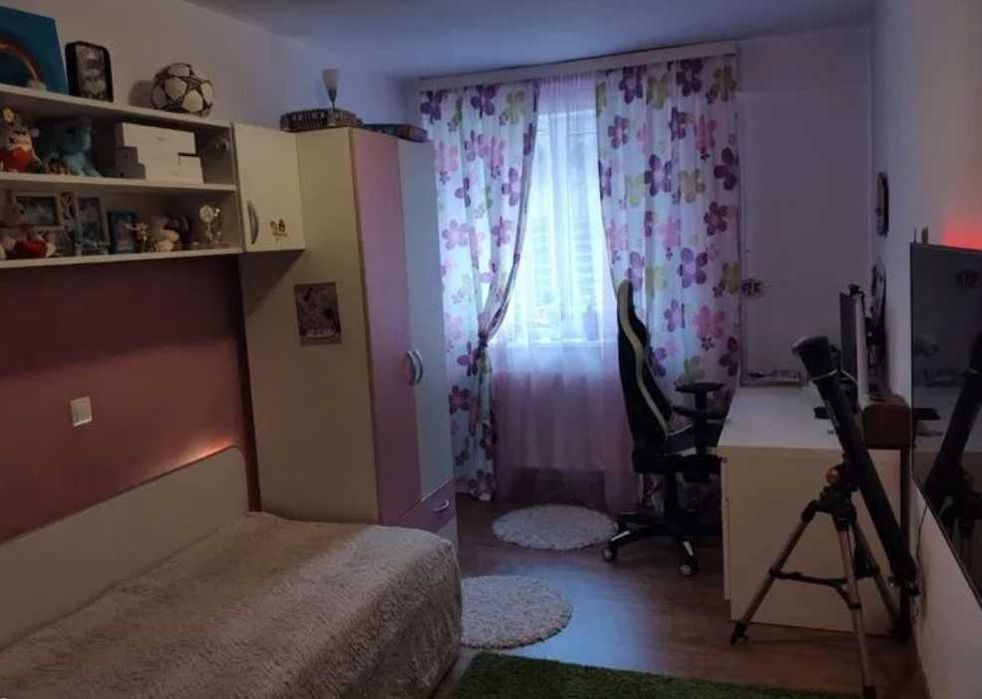 Дава се под наем Тристаен апартамент в Пловдив, Гагарин - 74 кв.м за 234.6 € - Снимка #2