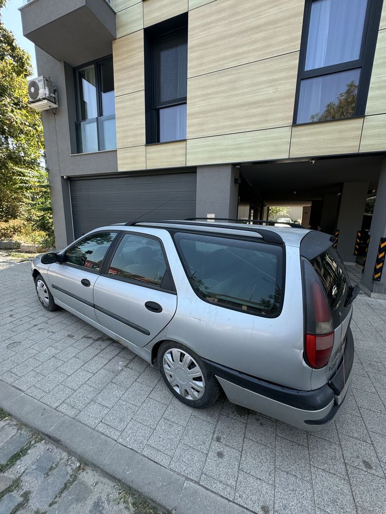 Продавам Рено Лагуна 1.6 16v метан 1399лв