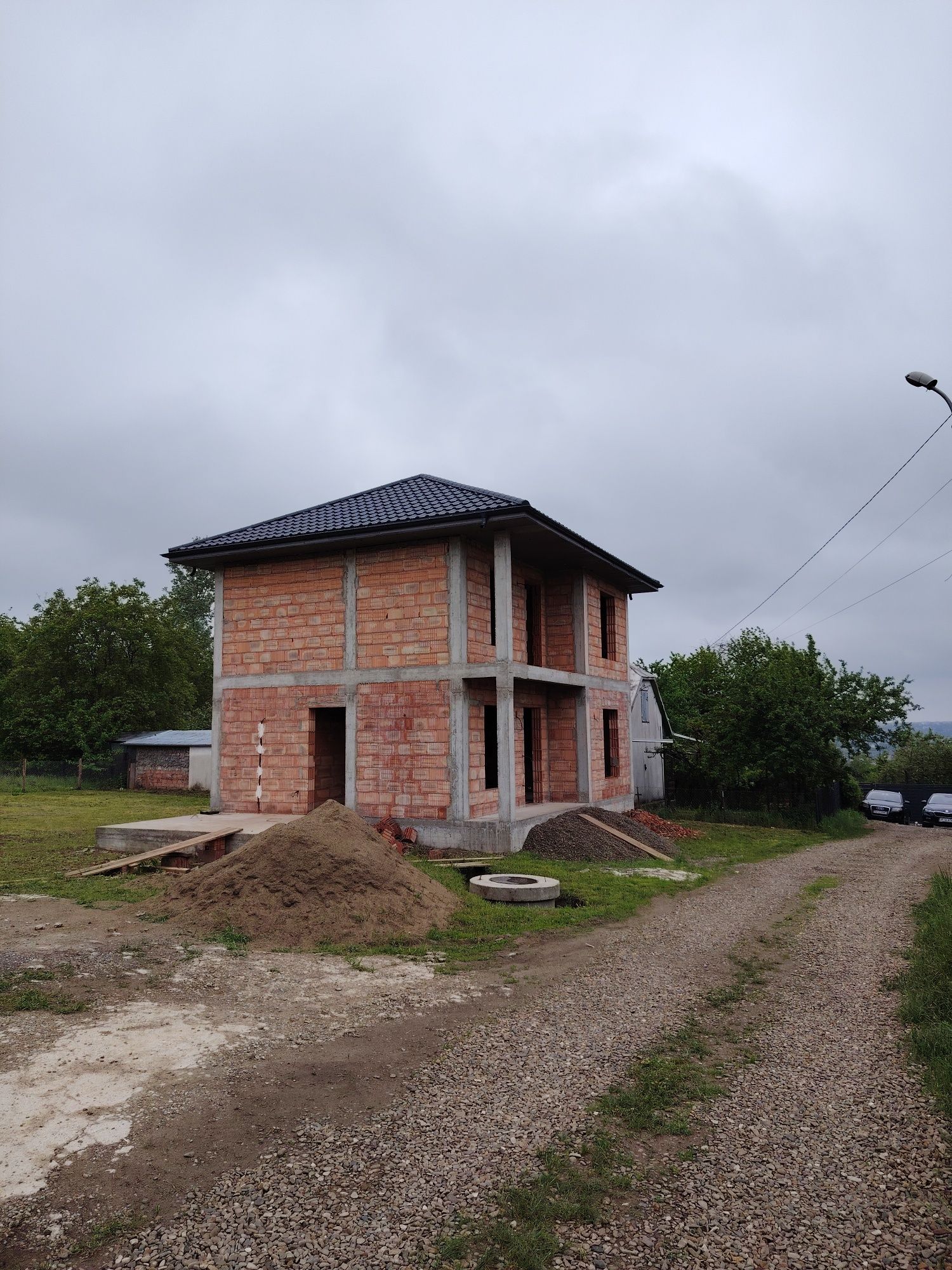 Casă individuală la gri/cheie