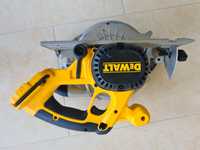 Dewalt DCD 390 - circular de mana