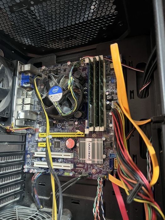 Продается 2 компьютеры комплект