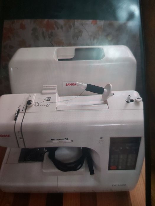 Швейная машинка JANOME   в отличном состоянии   продам недорого,