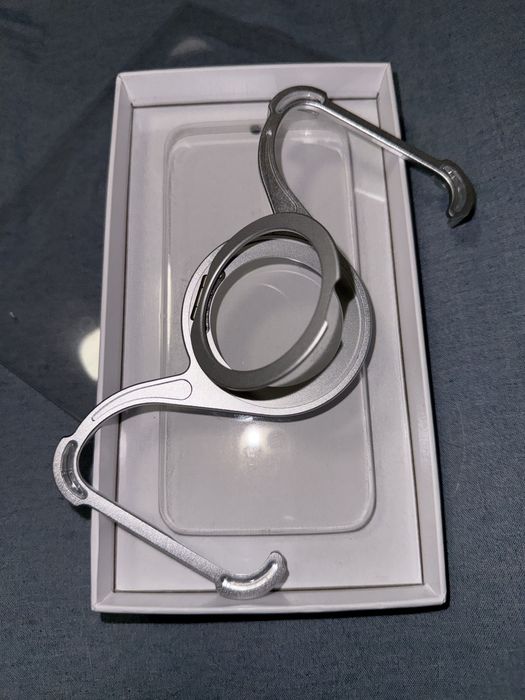 Z-Shield уникален калъф с метална рамка и стойка за iPhone 16 Pro Max