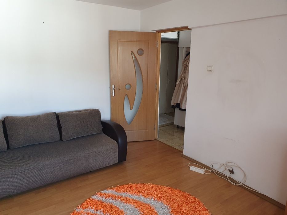 garsoniera 30 mp, et.2, de inchiriat, str Privighetorilor