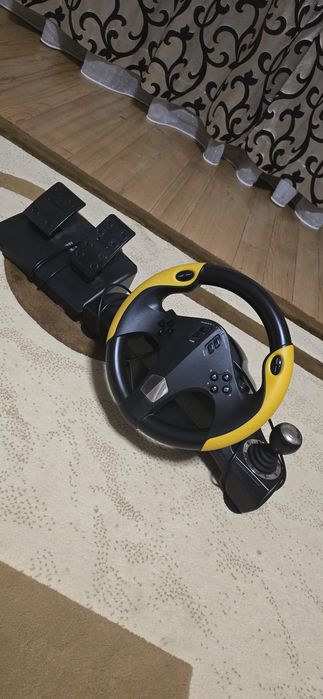 SE VINDE FOARTE URGENT!!! Volan de gaming Myria