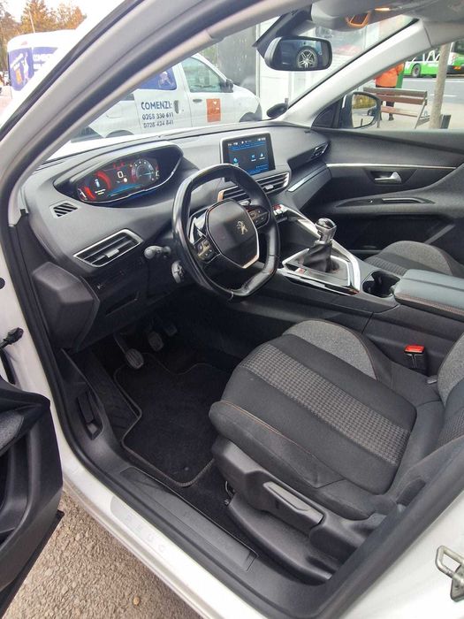 Peugeot 3008.  Benzina 1.2 130ps  2019 M