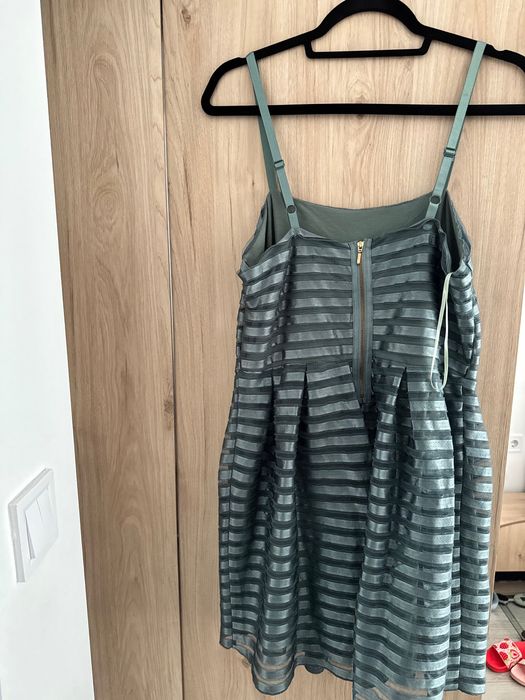 Красива зелена рокля