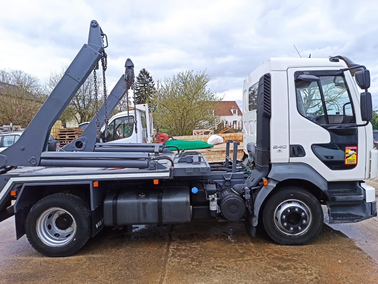 Volvo FL 240 basculabil