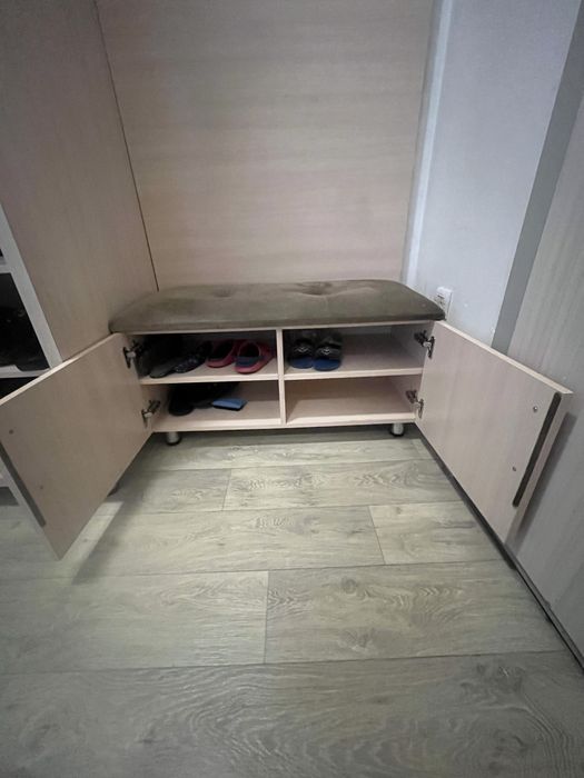 Продам шкаф в прихожую выдвижной