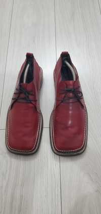 Pantofi din piele roșii costum