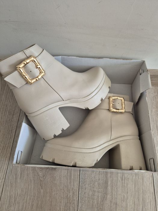 Чисто нови дамски боти