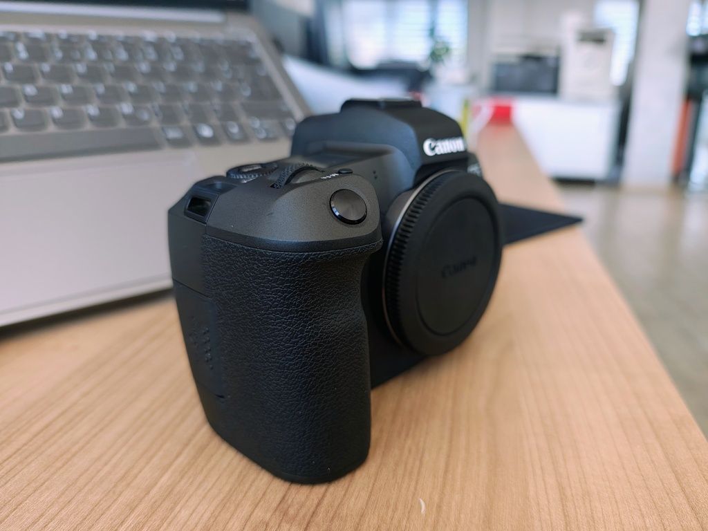 Canon R body 30mp